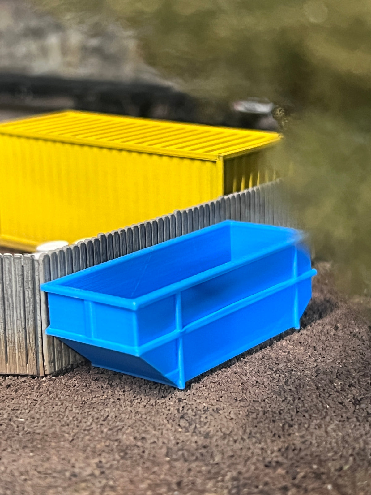 HO scale 10 cubic metre skip bins, pack of 2, blue, model railway scenery