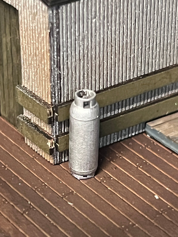 HO scale 45kg LPG gas cylinders, pack of 6, unpainted model railway scenery