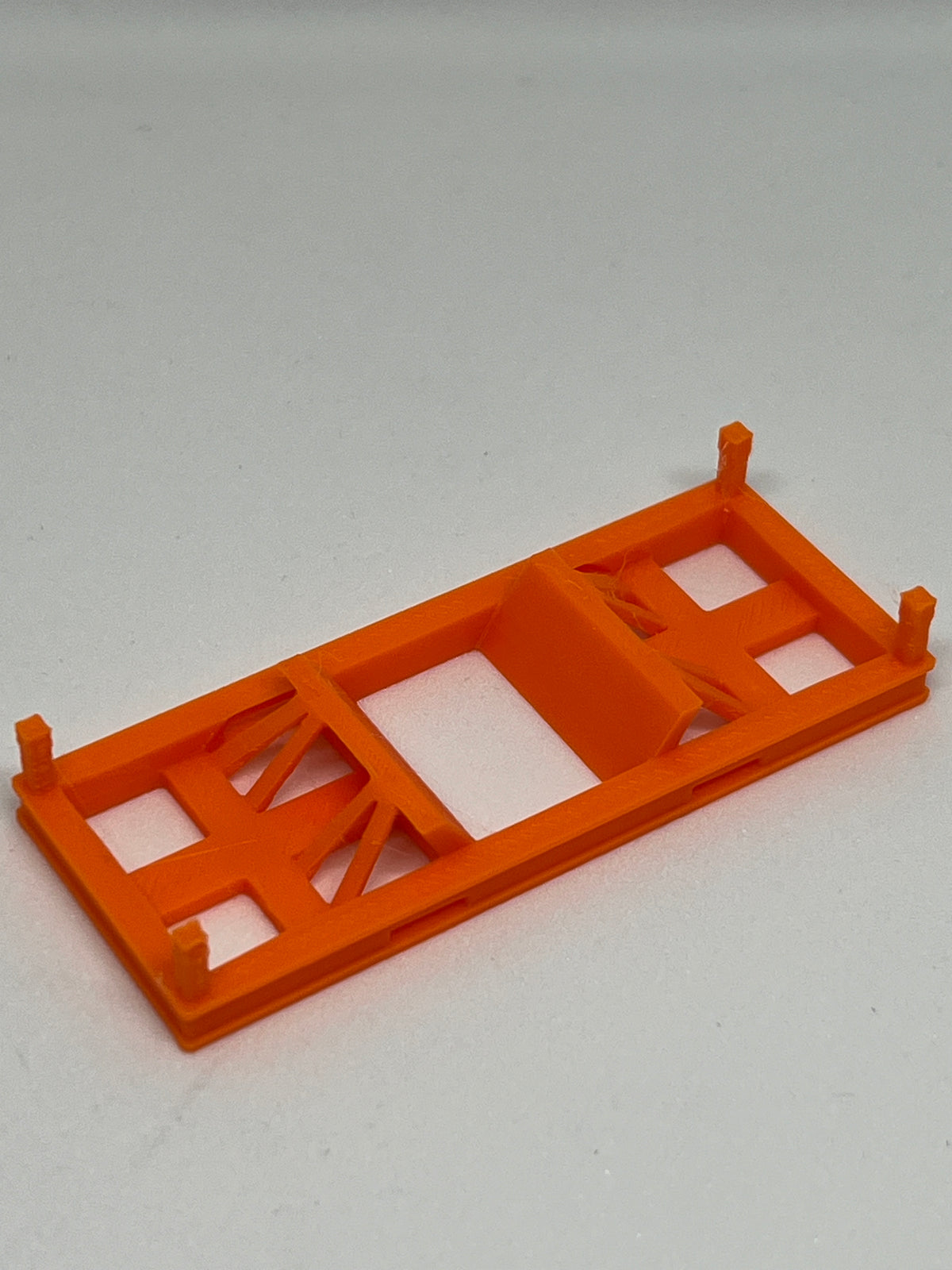 Spool carriers and spool carrier frames, model railway wagon load